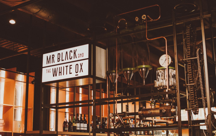 MR. BLACK AND THE WHITE OX UTRECHT: BAR-BISTRO IN VOORMALIG DOUWE EGBERTS KANTOOR