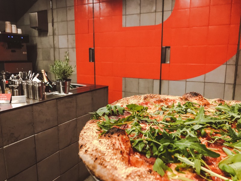TONI LOCO AMSTERDAM: PIZZA ZOALS JE DIE ALLEEN IN NEW YORK KUNT VINDEN