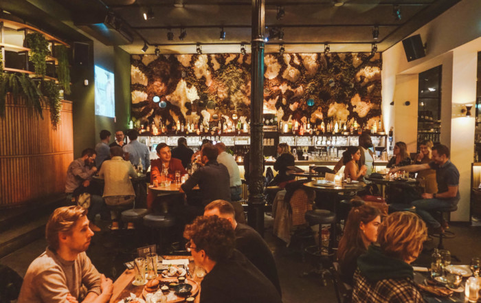 LOUIE LOUIE AMSTERDAM: PERFECTE HOTSPOT VOOR SHARED DINING EN BORRELS IN OOST