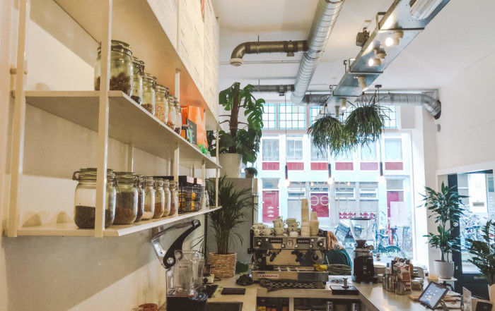 OLIVER GREEN AMSTERDAM: VOEL JE GOED BIJ DIT VEGAN RESTAURANT IN OOST